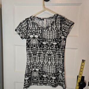 Lululemon Athletica Black and White Lace Pattern Tee